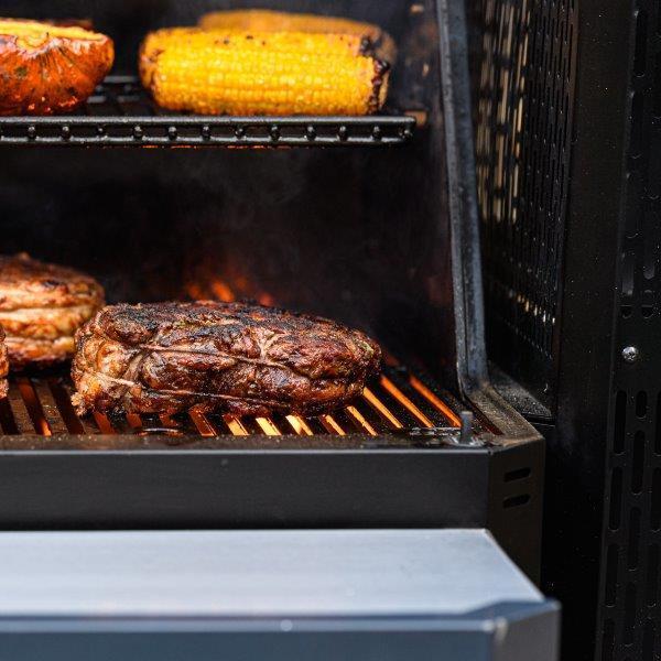 Masterbuilt Gravity Series 800 – Barbecue a carbone digitale 3 in 1 con piastra e smoker
